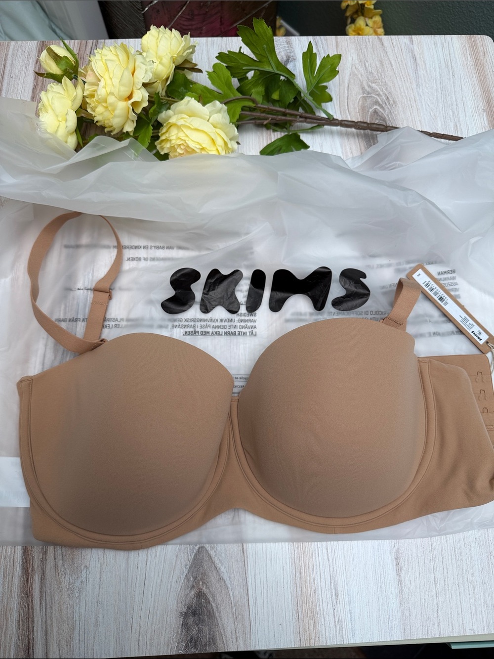 SKIMS fits everybody strapless bra 32DDDD Ochre